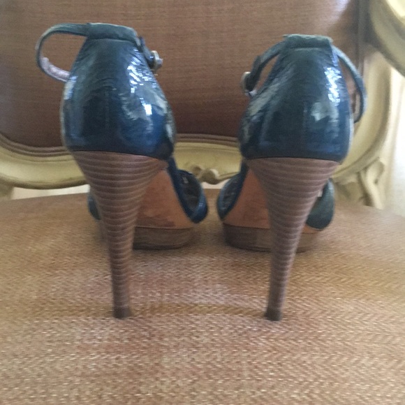 Shoes - Picture 3 of 4